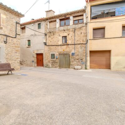Casa adosada en venta en Sant Joan de Mollet, para reformar