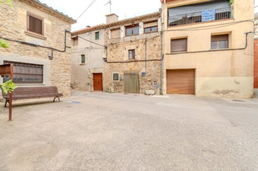 Casa adosada en venta en Sant Joan de Mollet, para reformar